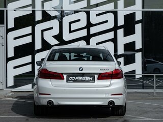 2017 BMW 5 серии 520d VII (G30/G31/G38), белый, 2750000 рублей, вид 4