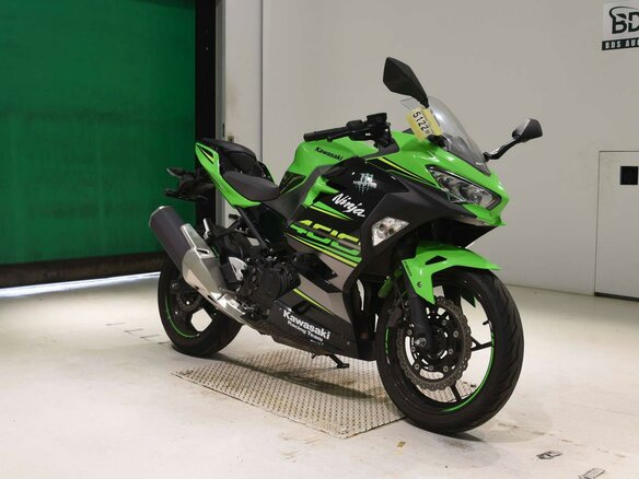 2019 Kawasaki Ninja 400, зелёный - вид 2