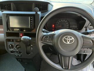 2020 Toyota Roomy I Рестайлинг, серебристый, 910000 рублей, вид 5