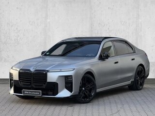 2026 BMW 7 серии 740 xDrive VII (G70) Рестайлинг, серебристый, 19350032 рублей, вид 1