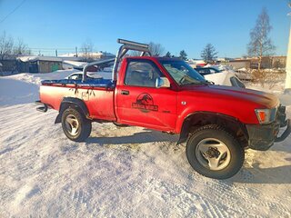 1990 Toyota Hilux V, красный, 1100000 рублей, вид 3