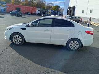2012 Kia Rio 5-speed III, белый, 880000 рублей, вид 3