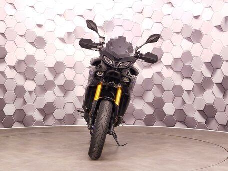 2021 Yamaha MT-09 Tracer (FJ-09), серебристый, 1277000 рублей, вид 5
