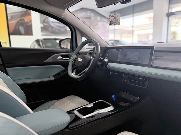 2024 Geely Geometry E 39.4 kWh, голубой, 1670034 рублей - вид 8