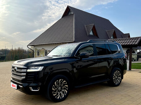 2023 Toyota Land Cruiser 300 Series, чёрный, 11150000 рублей, вид 2
