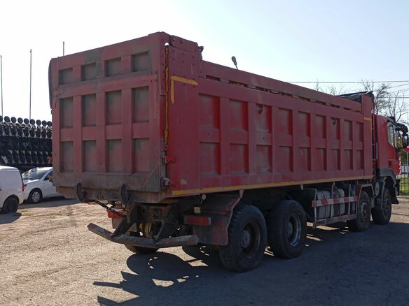 2022 IVECO-Hongyan 8x4 (CQ3406), красный, 2206000 рублей - вид 2