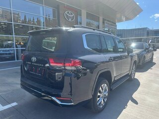 2026 Toyota Land Cruiser 300 Series, чёрный, 15200000 рублей, вид 4