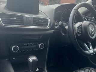 2019 Mazda Axela III Рестайлинг, белый, 1700000 рублей, вид 5