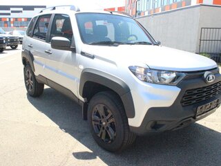 2025 Lada (ВАЗ) Niva Travel I, серебристый, 1599000 рублей, вид 2