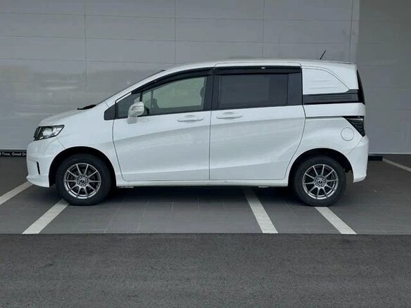 2016 Honda Freed Spike I Рестайлинг 2, белый, 945000 рублей - вид 1