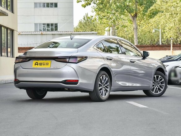2026 Lexus ES 200 VII Рестайлинг 2, серебристый, 5690000 рублей - вид 6