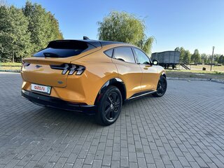 2022 Ford Mustang Mach-E 98 kWh I, жёлтый, 2750000 рублей, вид 3