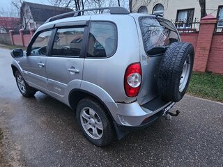 2011 Chevrolet Niva I Рестайлинг, серебристый, 370000 рублей, вид 4