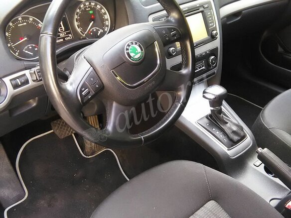 2011 Skoda Octavia II (A5) Рестайлинг, серый - вид 2