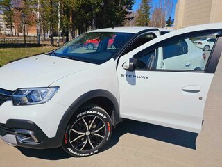 2021 Renault Logan Stepway II Рестайлинг, белый, 1800000 рублей, вид 4