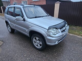 2011 Chevrolet Niva I Рестайлинг, серебристый, 370000 рублей, вид 2
