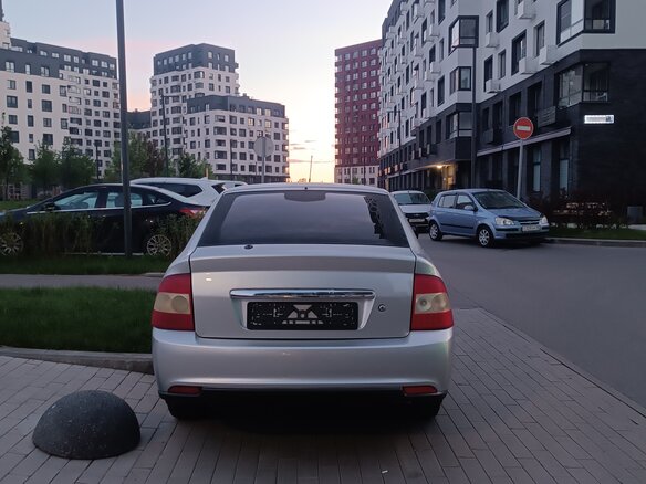 2011 Lada (ВАЗ) Priora I, серебристый, 360000 рублей - вид 3