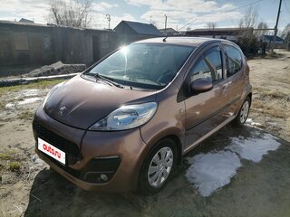 2013 Peugeot 107 I Рестайлинг 2, бежевый, 680000 рублей, вид 1
