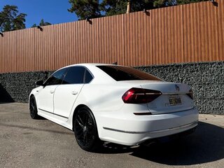 2017 Volkswagen Passat (North America and China) I Рестайлинг, белый, 2000000 рублей, вид 4