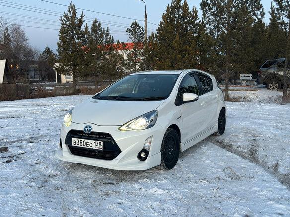 2015 Toyota Aqua I Рестайлинг, белый, 1050000 рублей - вид 2