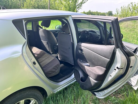 2013 Nissan Leaf (EM57) I (ZE0/AZE0), серый, 820000 рублей - вид 14