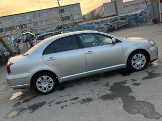 2007 Toyota Avensis II Рестайлинг, серебристый, 800000 рублей, вид 4