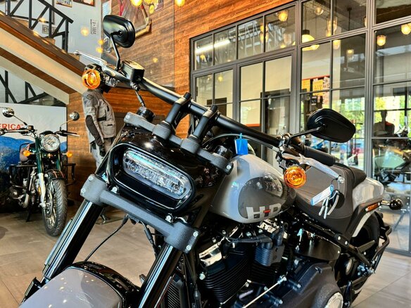 2024 Harley-Davidson Fat Bob, серый, 3450000 рублей - вид 15