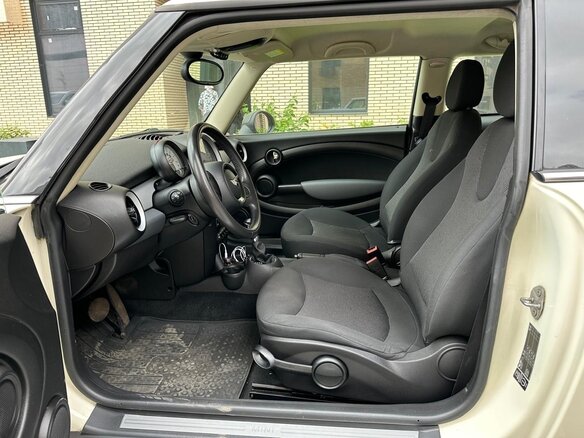 2011 Mini Hatch One II (R56) Рестайлинг, белый - вид 15