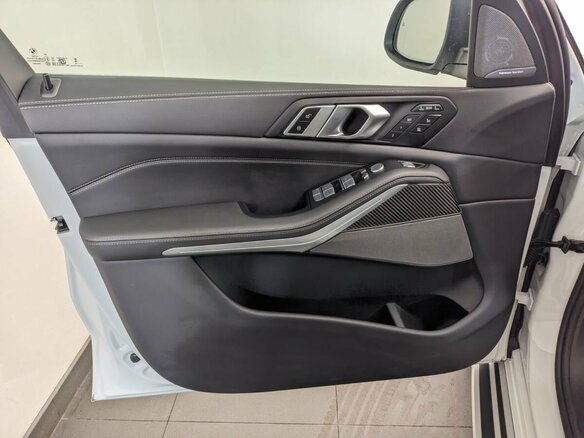 2025 BMW X7 40i I (G07) Рестайлинг, белый, 17500000 рублей - вид 8