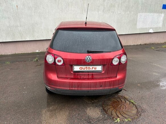2007 Volkswagen Golf Plus I, красный, 780000 рублей - вид 2