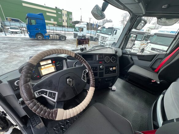 2021 Renault T-Series, белый, 7200000 рублей - вид 12