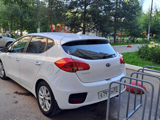 2017 Kia Ceed II Рестайлинг, белый, 1400000 рублей, вид 4