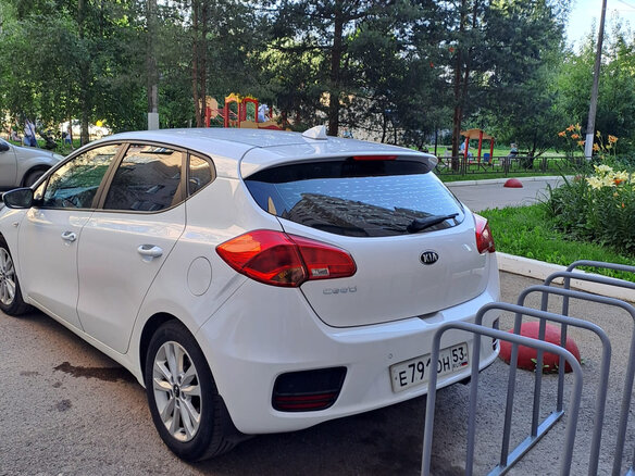 2017 Kia Ceed II Рестайлинг, белый, 1400000 рублей - вид 3