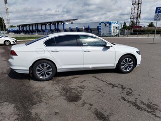 2021 Volkswagen Passat B8 Рестайлинг, белый, 2399000 рублей, вид 4