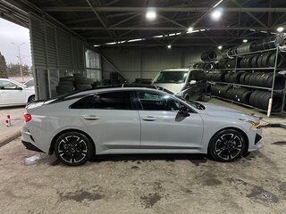 2021 Kia K5 III, серебристый, 2200000 рублей, вид 3