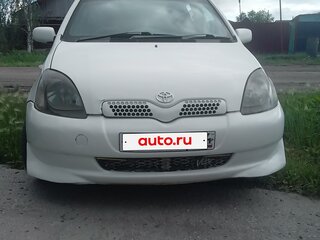2001 Toyota Vitz I (P10), белый, 360000 рублей, вид 1