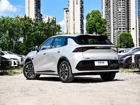2026 Changan Qiyuan Q05 40.3 kWh II, серебристый, 1850000 рублей, вид 4