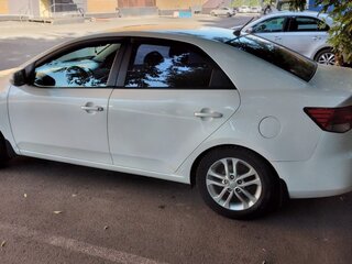 2011 Kia Cerato 5-speed II, белый, 890000 рублей, вид 5