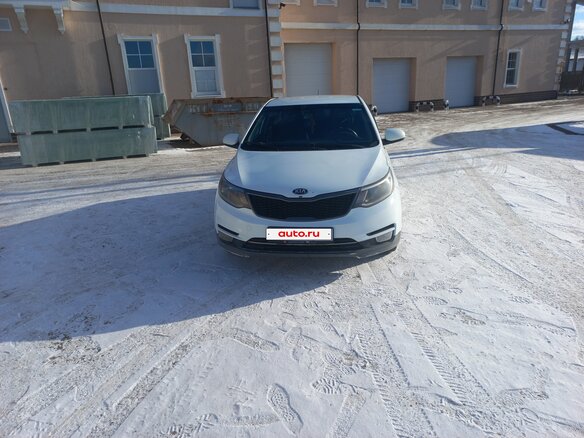 2016 Kia Rio III Рестайлинг, белый, 580000 рублей