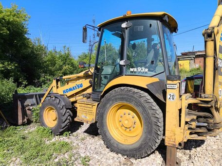 2010 Komatsu WB93R-5, жёлтый, 4750000 рублей, вид 2