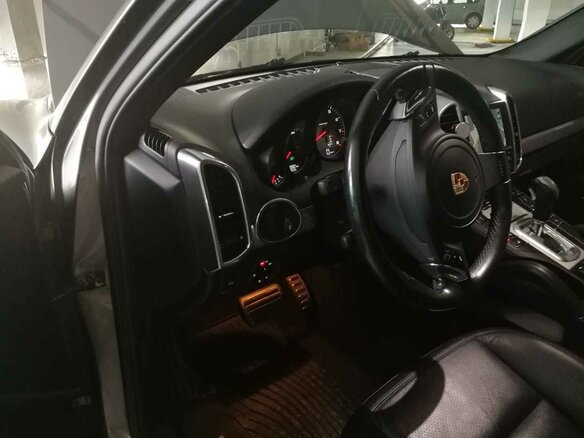 2010 Porsche Cayenne S II (958), серебристый - вид 3
