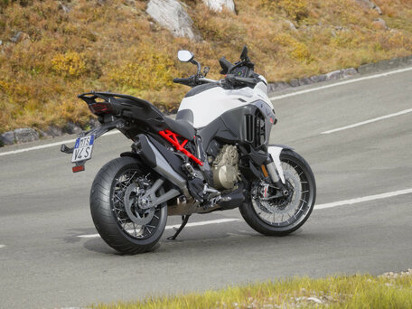 2026 Ducati Multistrada V4, серый, 3090000 рублей, вид 3