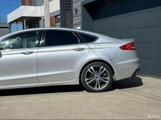 2018 Ford Fusion (North America) II Рестайлинг, серебристый, 2300000 рублей, вид 3