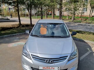 2015 Hyundai Solaris I Рестайлинг, серебристый, 720000 рублей, вид 3