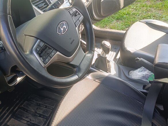 2017 Hyundai Solaris II, серый, 1400000 рублей - вид 7