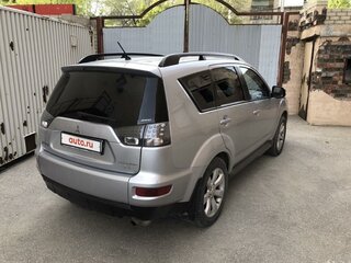 2010 Mitsubishi Outlander II Рестайлинг, серебристый, 1500000 рублей, вид 3