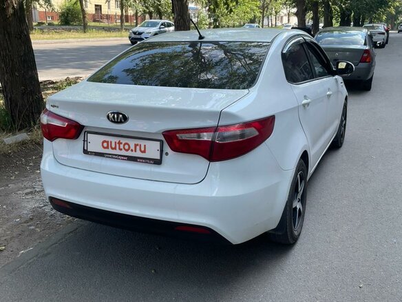 2014 Kia Rio III, белый, 740000 рублей - вид 3