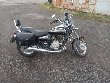 2021 Bajaj Avenger, серый, 240000 рублей, вид 1