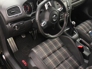 2011 Volkswagen Golf GTI VI, чёрный, 1400000 рублей, вид 3