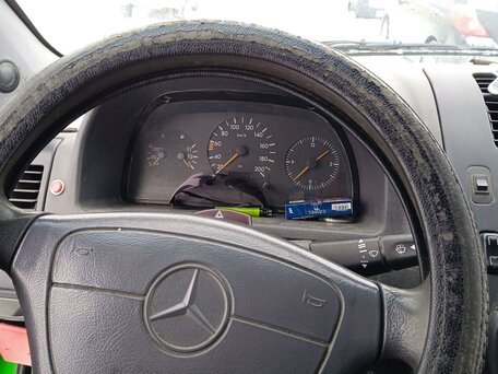 1998 Mercedes-Benz Vito, зелёный, 999999 рублей, вид 1